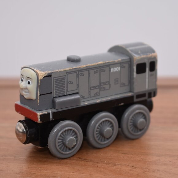 Dennis 2003 Vintage Thomas and Friends Wooden Railway Engine Trains Magnetic - Picture 2 of 6